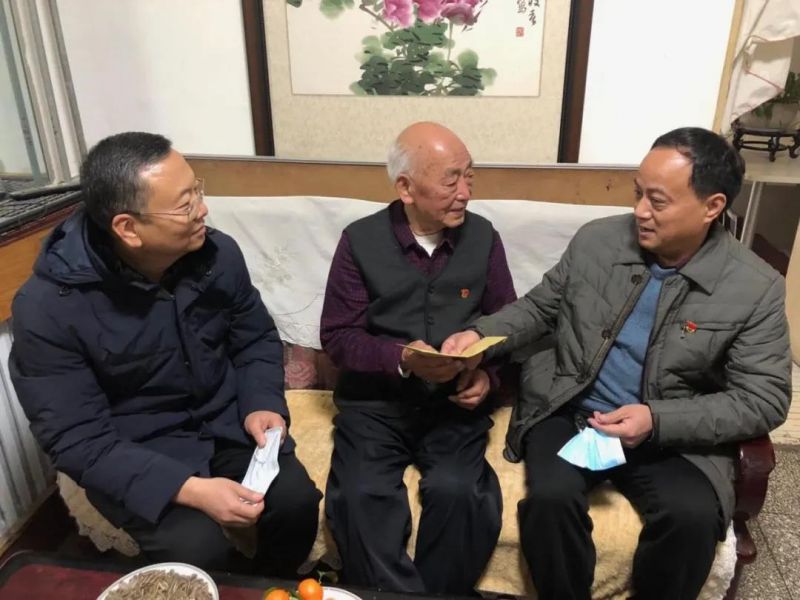 弘義集團開展春節(jié)前走訪慰問生活困難黨員、老黨員、老干部活動